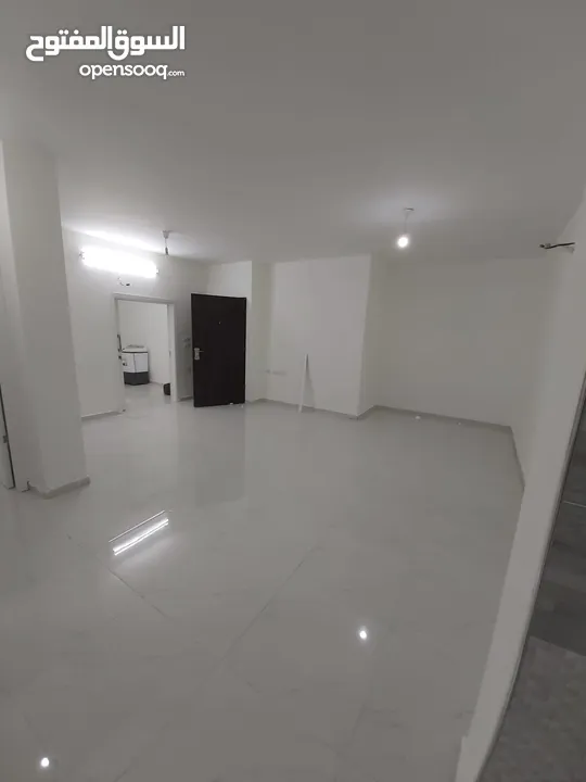 شقه سوبر ديلوكس - تأجير سنوي  - سكن عائلي - من المالك مباشره- 4 غرف نوم و3 حمامات و 2 برنديتين