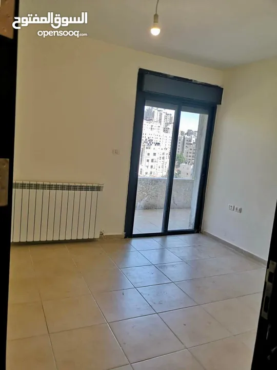 شقة للبيع في عين منجد رام الله مطلة على جبل المصيون مشرفة على منظر جميل مرتفع في مدينة رام الله