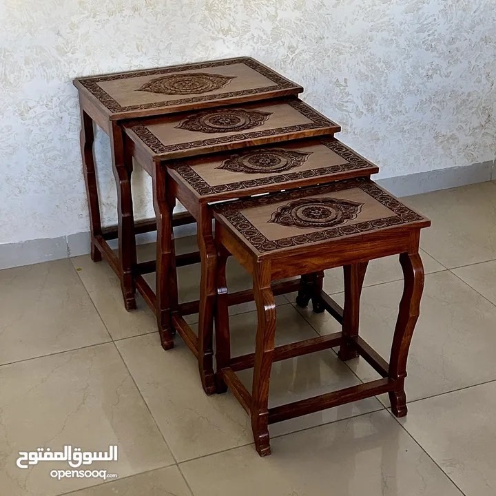 طقم صالون 3 قطع، سيرفر للمدخل، طقم طاولات سيرفر، طاولة تلفزيون، و وحدة رفوف للبيع