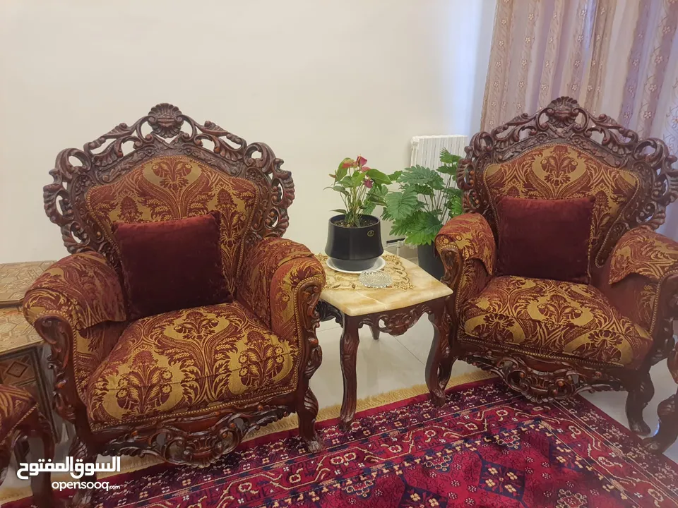 كنب تركي فاخر لغرفة الضيوف مكون من 9 مقاعد مع طاولات رخام