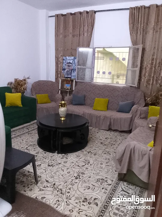بيت طابقين كبير وواسع جدآ