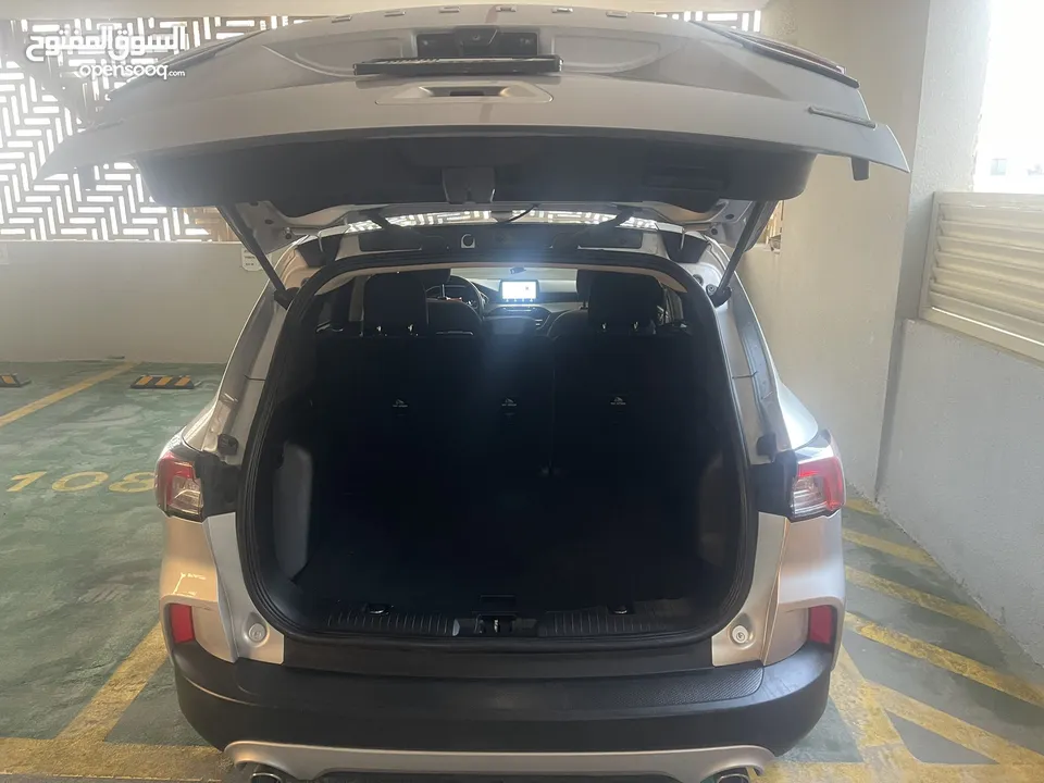 Neat and clean 2020 ford escape