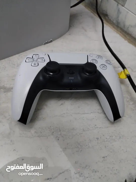 بلاستيشن 5 سلم ps5 slim مع مجموعة العاب وادين ثنتين اصليات ..................................