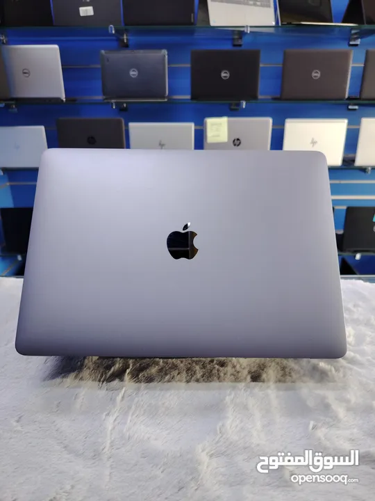 Apple MacBook pro 2018 i5 processor 16gb Ram 512gb ssd 13 inch Touch Bar price only 185 omr