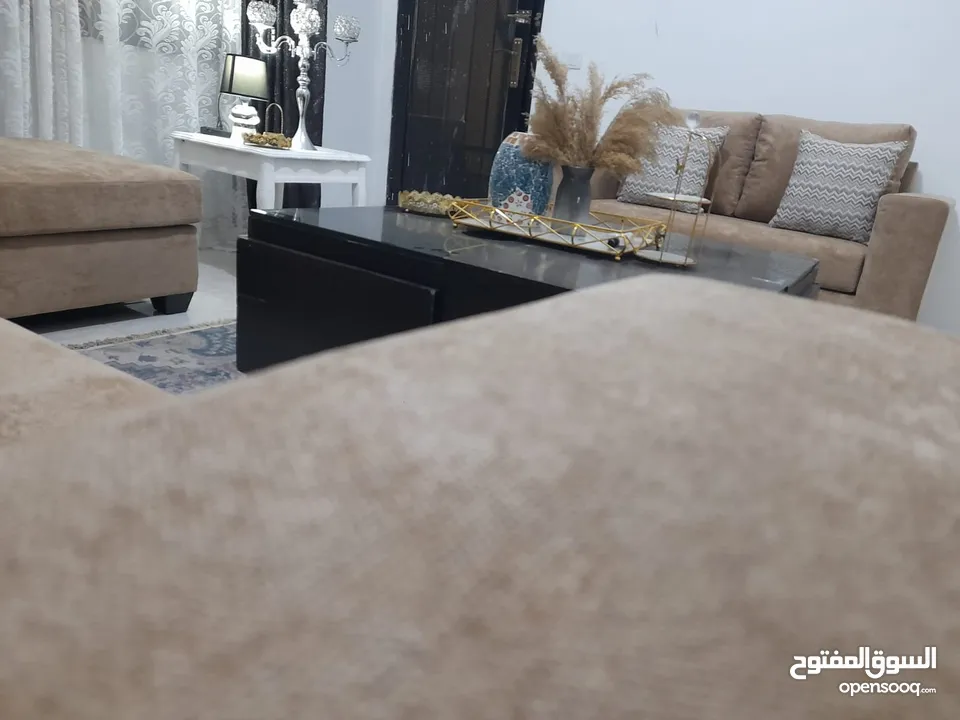 أطقم كنب وكورنرات خشب سويد ثقيل جدا اسفنج دانلوب والضهر هولو طبي الارضيات كوشوك متينه