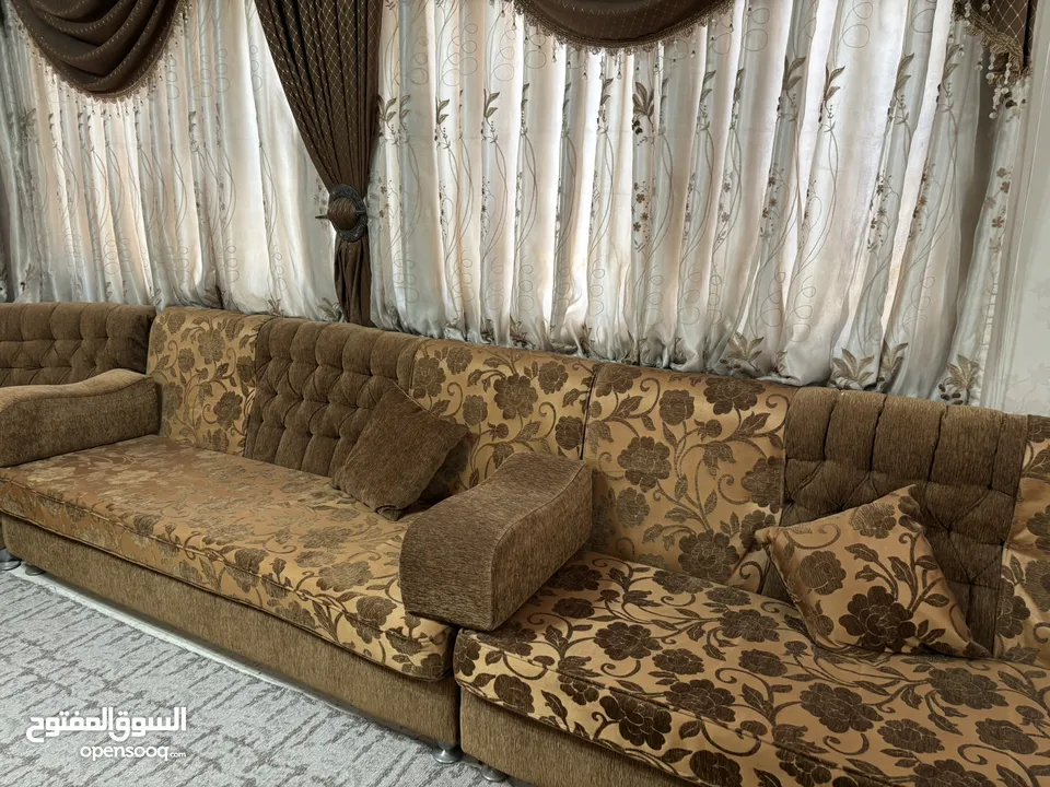 مجلس بحالة جيدة جداً