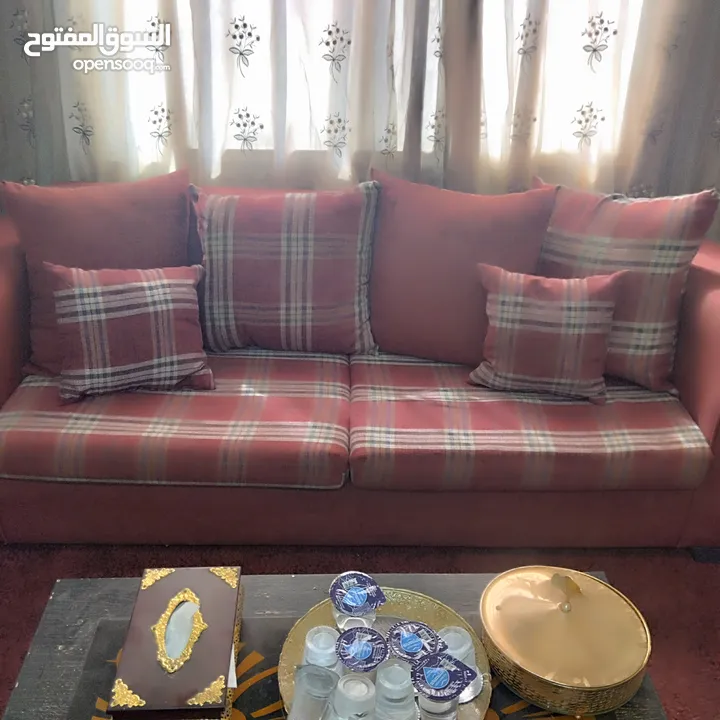 طقم كنب مطلوب فيه 70 دينار