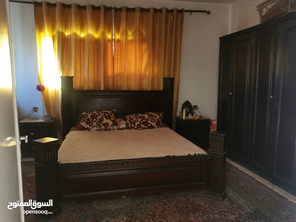 شقة للبيع في منطقة الغويرية صيدلية فريج مساحة وتهوية ممتازة ومنطقة مخدمة بسعر مغري