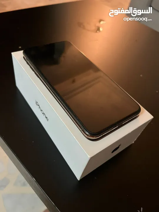 ايفون xs max للبيع بحالة الوكالة مع كرتونتو الاصلية