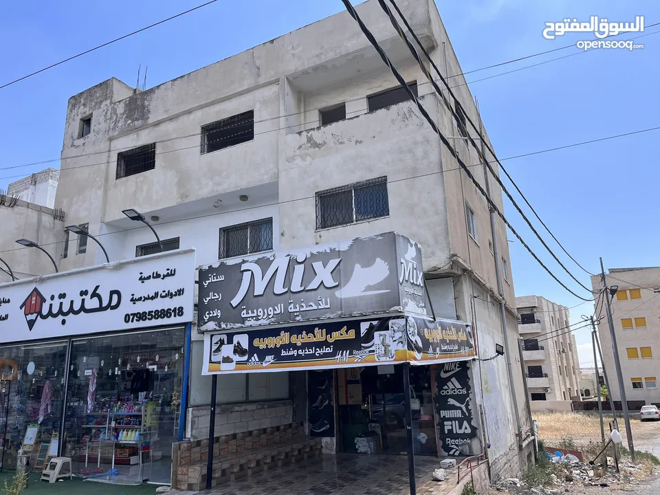 عقار للبيع على ثلث شوار ،تجاري ،اربع مخازن عالشارع الرئيسي  وطابقين سكن او مكاتب ،مساحة البناء 250م