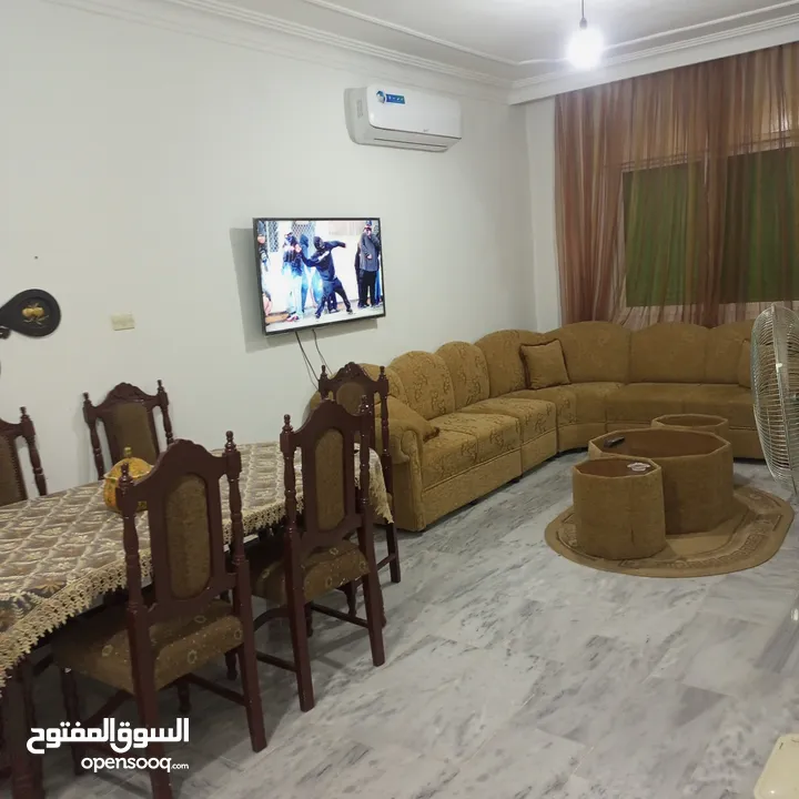 شقة مفروشة أرضية للايجار في ضاحية الرشيد 4 مكيفات بكل غرفة مكيف وبئر ماء خاص للشقة
