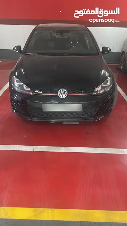 Gti للبيع لون اسود