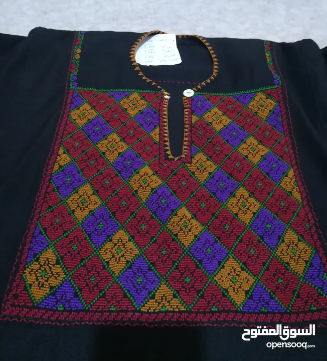 ثوب تطريز يدوي للبيع مشغول بالحبه وحرير اصلي
