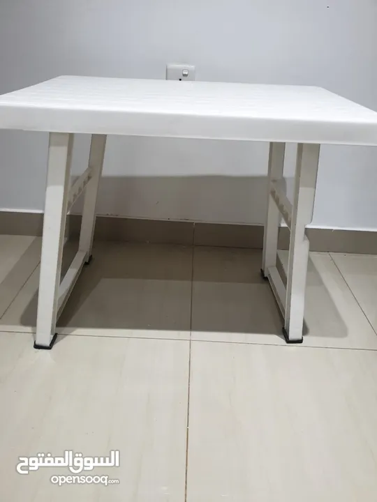 طاولات متعددة شبه جديدة Tables foldable like new