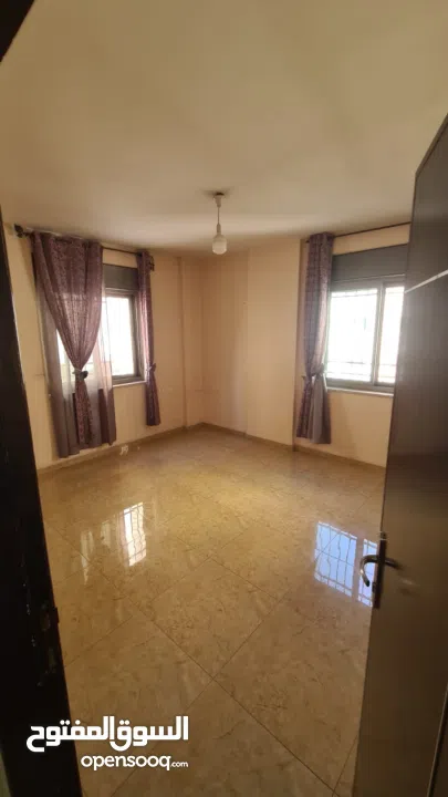 شقة غير مفروشة للايجار بجانب عسل وبصل بين الماصيون وام الشرايط