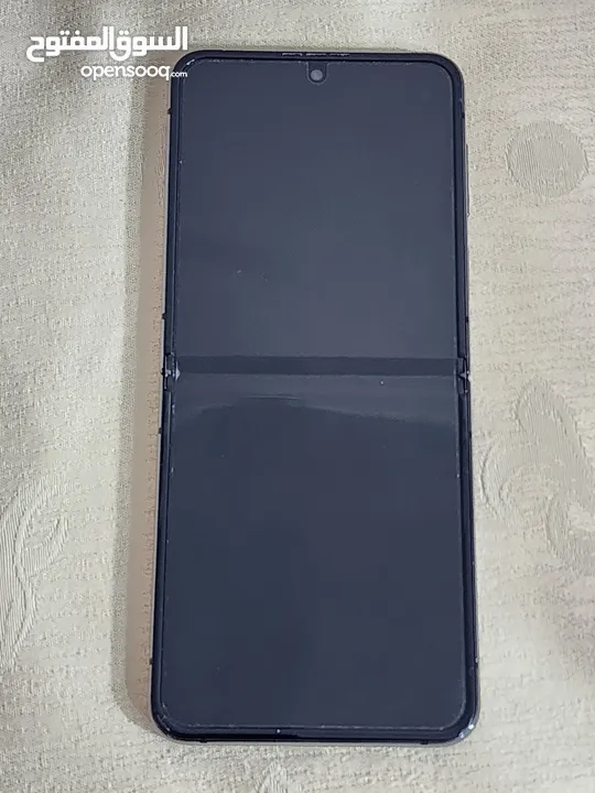 Samsung Z Flip 4 Graphite 8GB, 128GB سامسونج زيد فليب 4 لون جرافيت حالة الجديد اقل سعر بالسوق