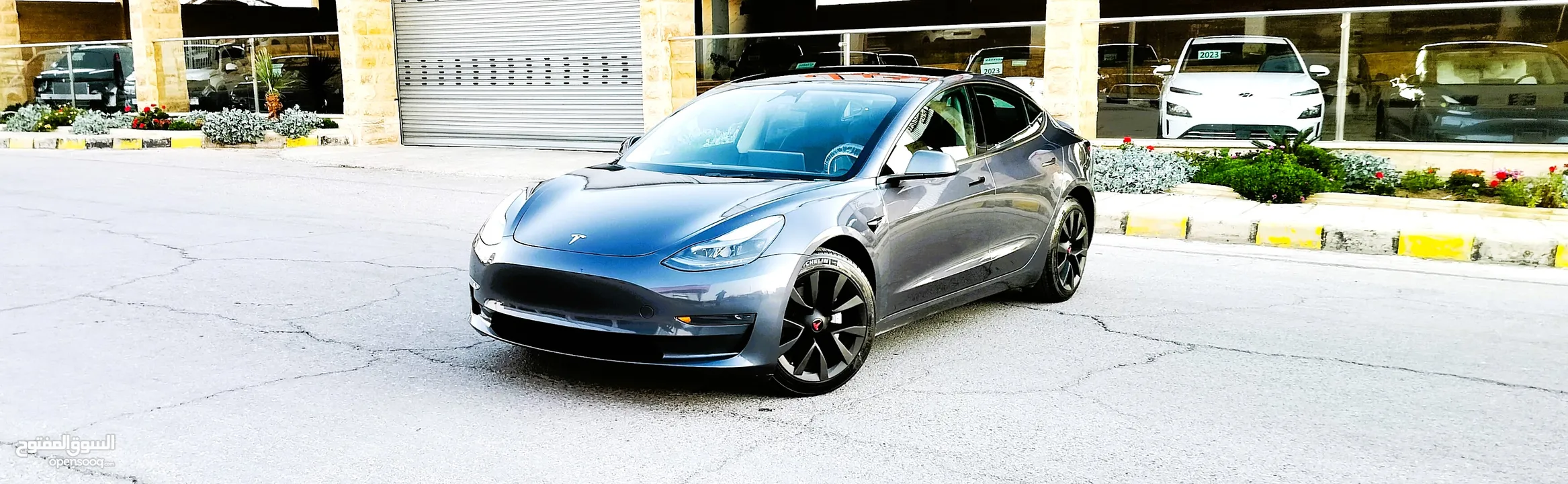 تيسلا 2023 MODEL 3 فحص كامل 4 جـيـد ممشى قليل 20 الف بحالة الوكالة لون فيراني مميز بسعر محرووق ولقطة