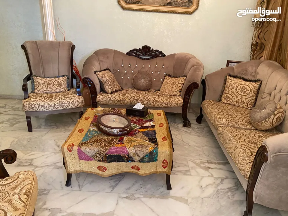 طقم كنب شبهً جديد للبيع