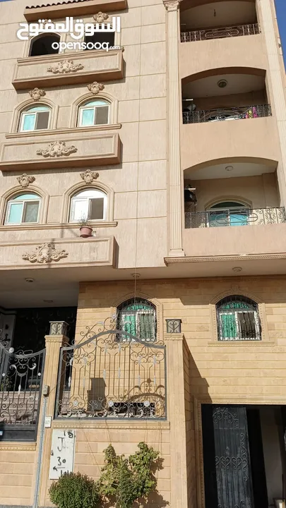 عمارة للبيع فى 6 اكتوبر جنوب الأحياء ال 33 فدان