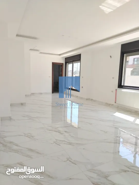 شقة أرضية فاخرة للبيع في خلدا  - خلف المستشفى السعودي 330م مع حديقة وترسات 100م لم تسكن