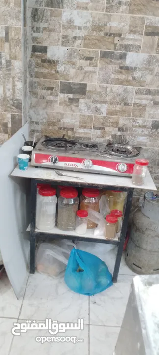 عدت محل معجنات للبيع  بسعر جيد