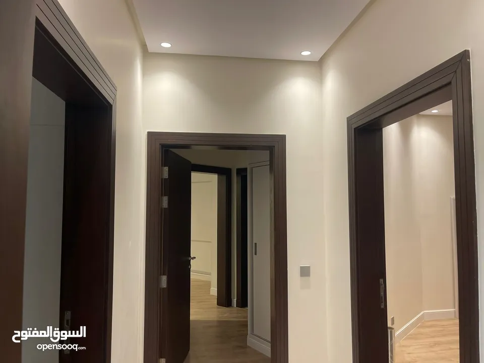 أحمد ابو زين لدهانات الخشب و الحديد و الجدران