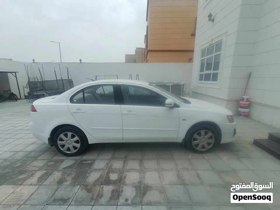 لانسر للبيع