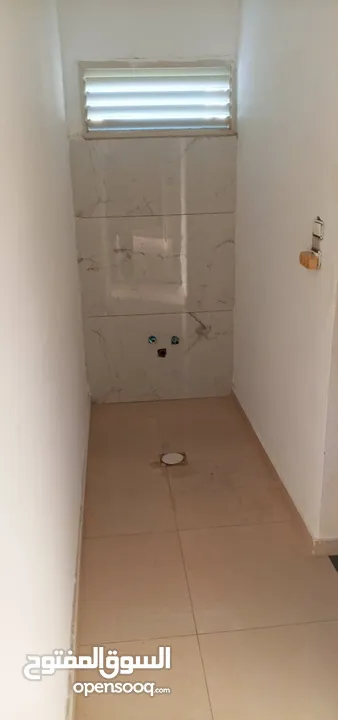 للبيع شقة مشطبة اولها شيك واخرها شيك