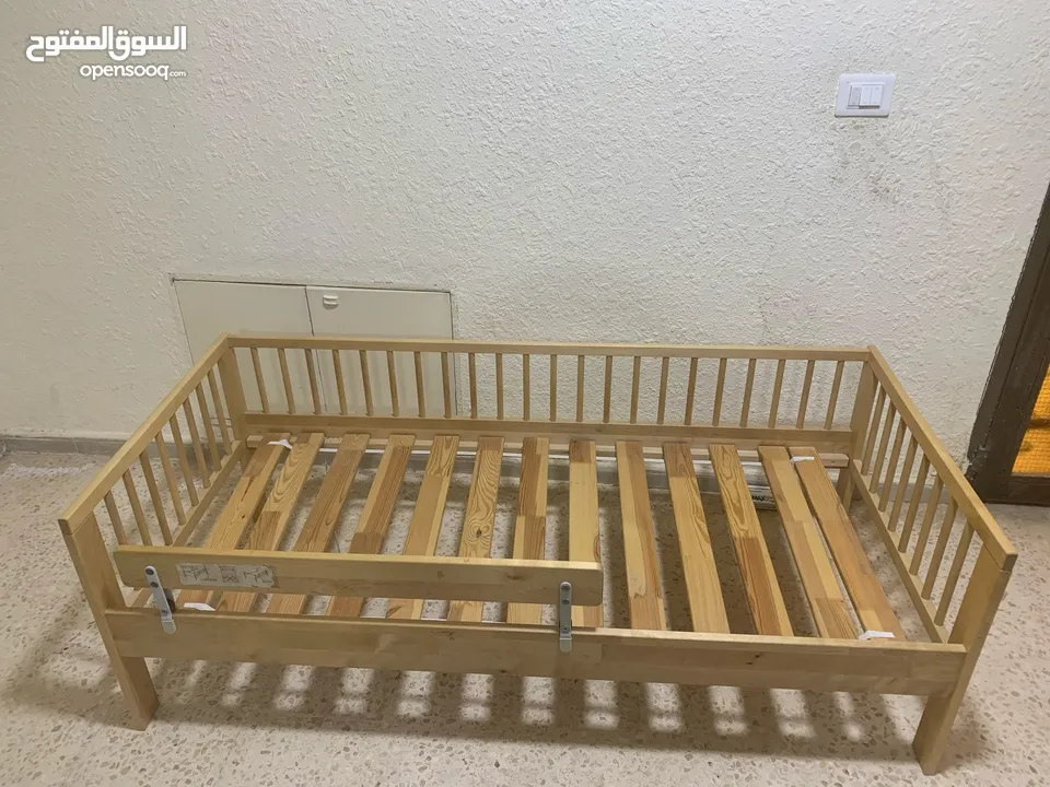 تخت جديد للبيع بسعر مغري                                                           .             .