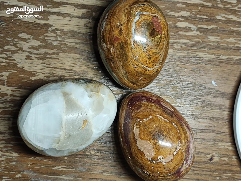 احجار  قديمة ونادرة جدا على شكل بيضة للبيع