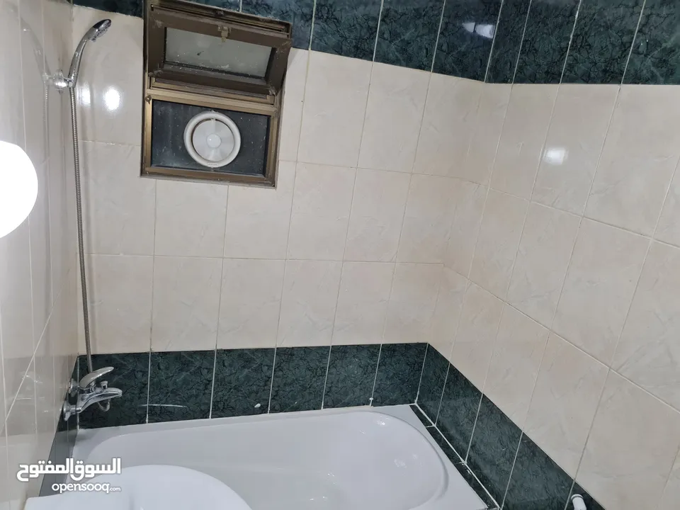 شقة تسوية للايجار من المالك مباشرة بالقرب من اشارة مستشفى حمزة ومسجد ابو بكر