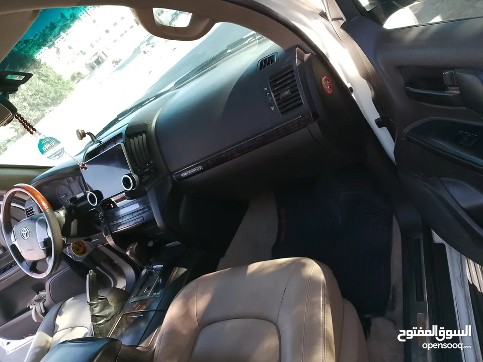 للبيع تويوتا لاندكروزر موديل 2008 محول كامل 2018  كامل متور V8بسعر مغري 24000