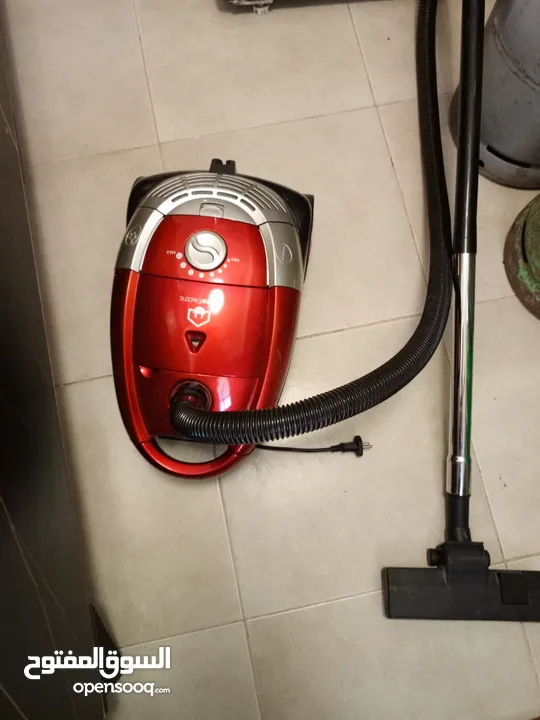 مكنسه استخدام بسيط قوة شفط عاليه