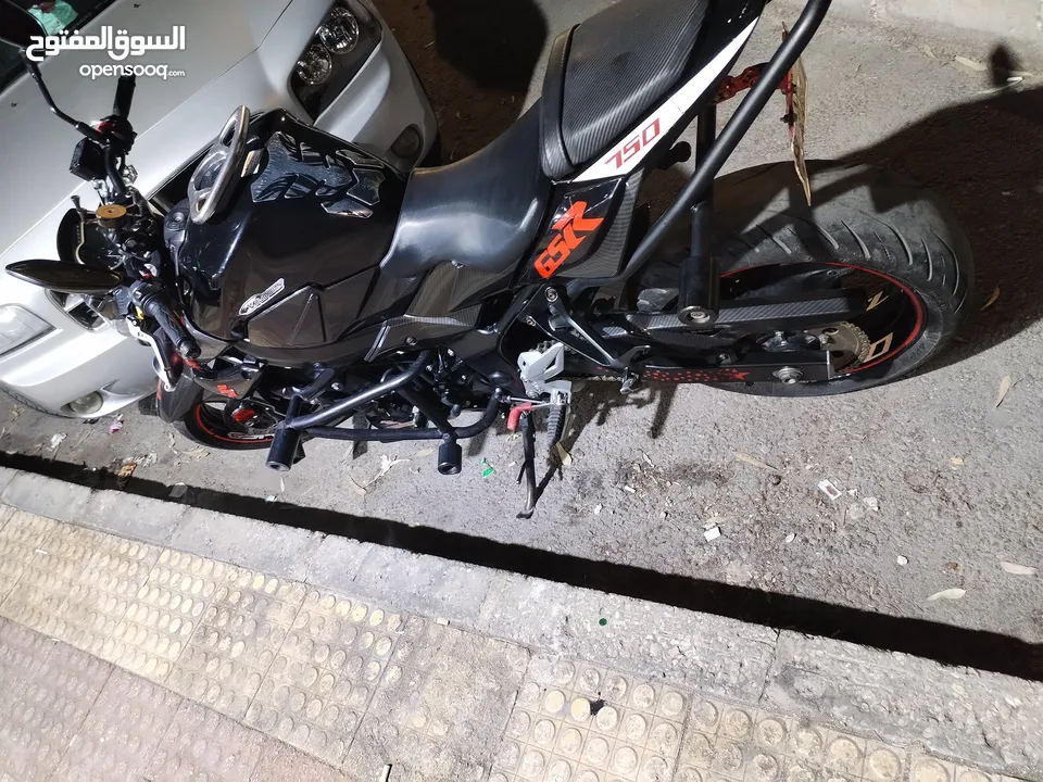 الدراجه جي اس ار 750 2016 ممشى 48000 مرخص لشهر 3/2026 دراجه بحاله الوكاله