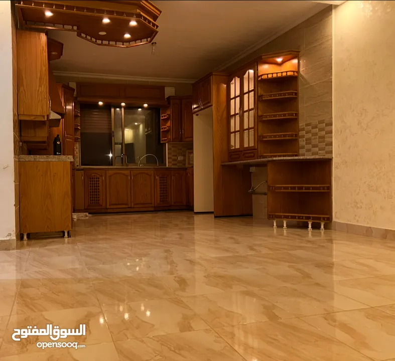 شقه‎ فارغه للبيع او للايجار سنوي في مرج الحمام شارع الامير محمد بجانب مسجد الربوه