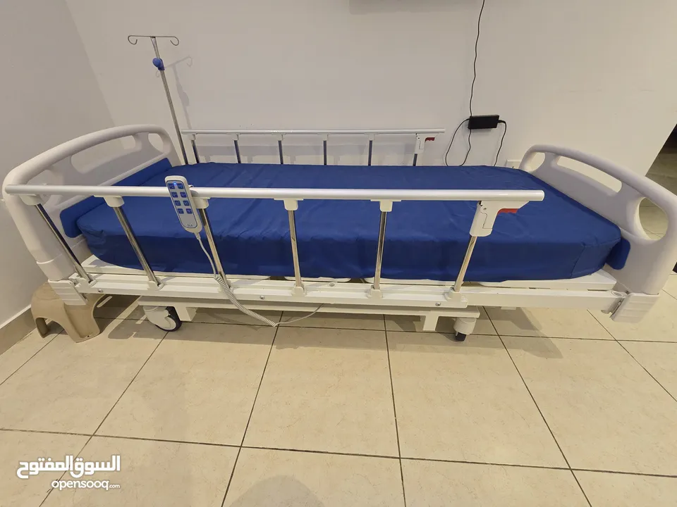 سرير طبي للبيع (كهربائي)  مع مرتبه مقاومه للحراره ( استخدام شخصي) - حاله ممتازه