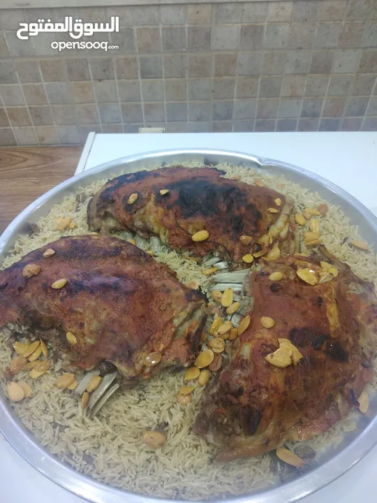 شيف شرقي وغربي وسلطات ابحث عن عمل خبرة في الاكل العربي والغربي والسلطات خبره اكثر من 15سنه