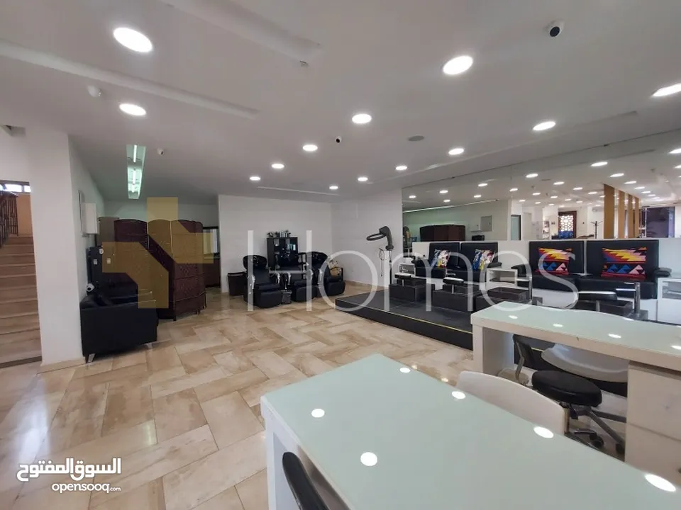 فيلا برخصة مهن و موقع حيوي للبيع في عمان - خلدا , مساحة البناء 680م