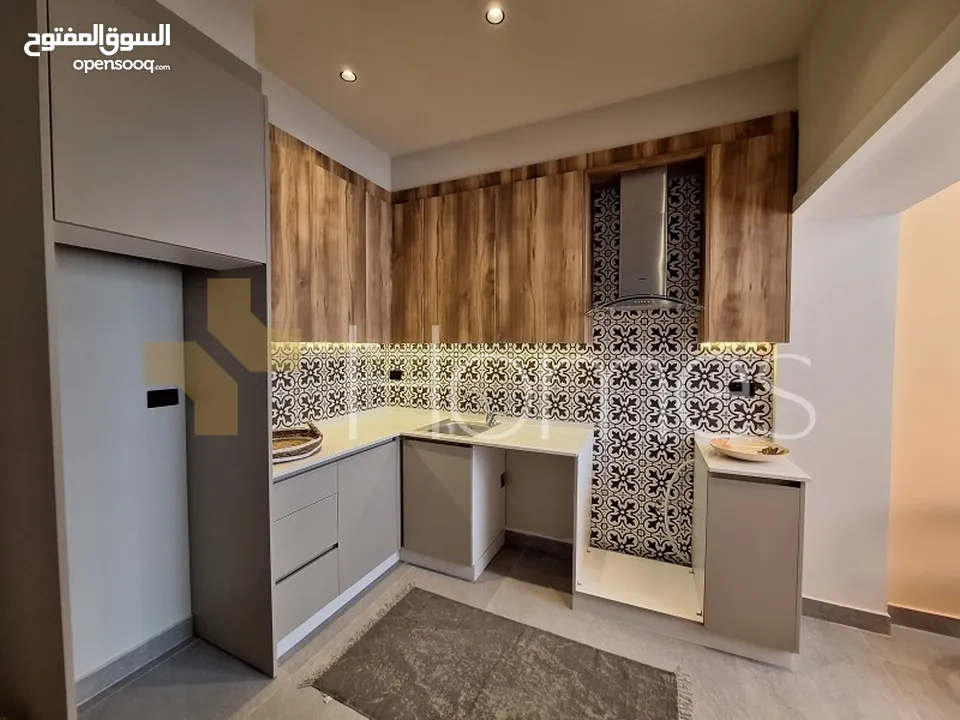 شقة طابق اول مفروشة للايجار في جبل عمان بمساحة بناء 120م