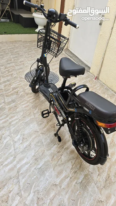 دراجة كهربائية للبيع أو البدل مع بلاي ستيشن 5