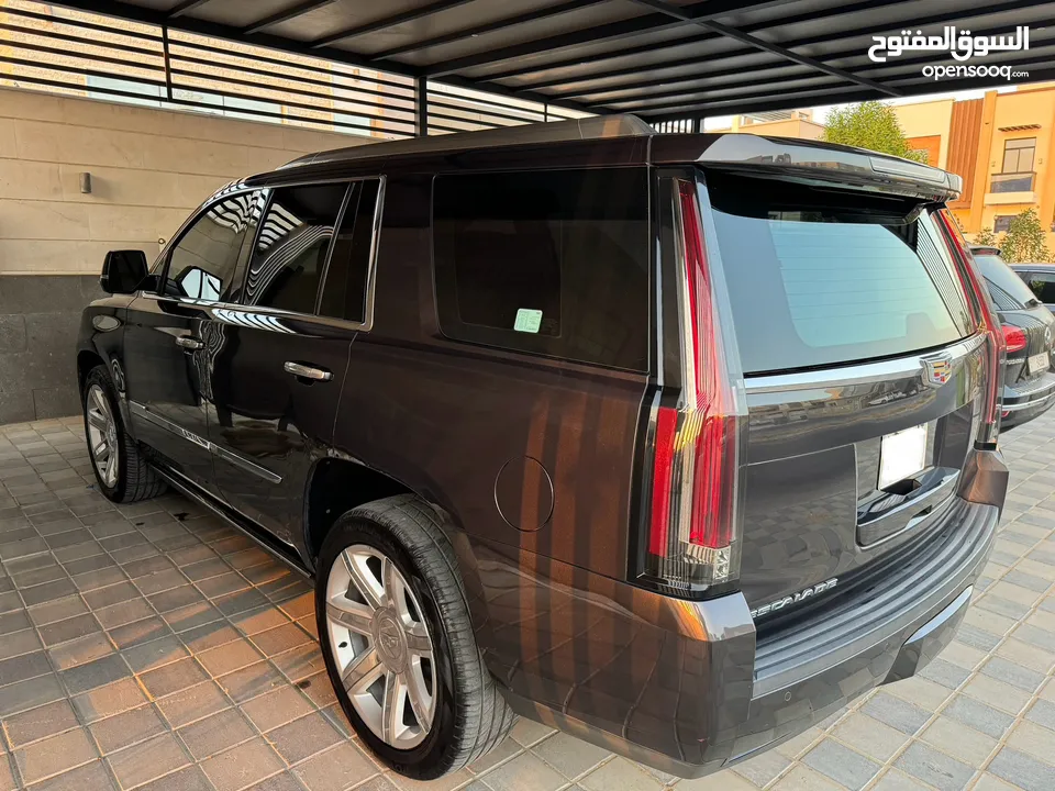 2015 Cadillac Escalade 1 owner GCC