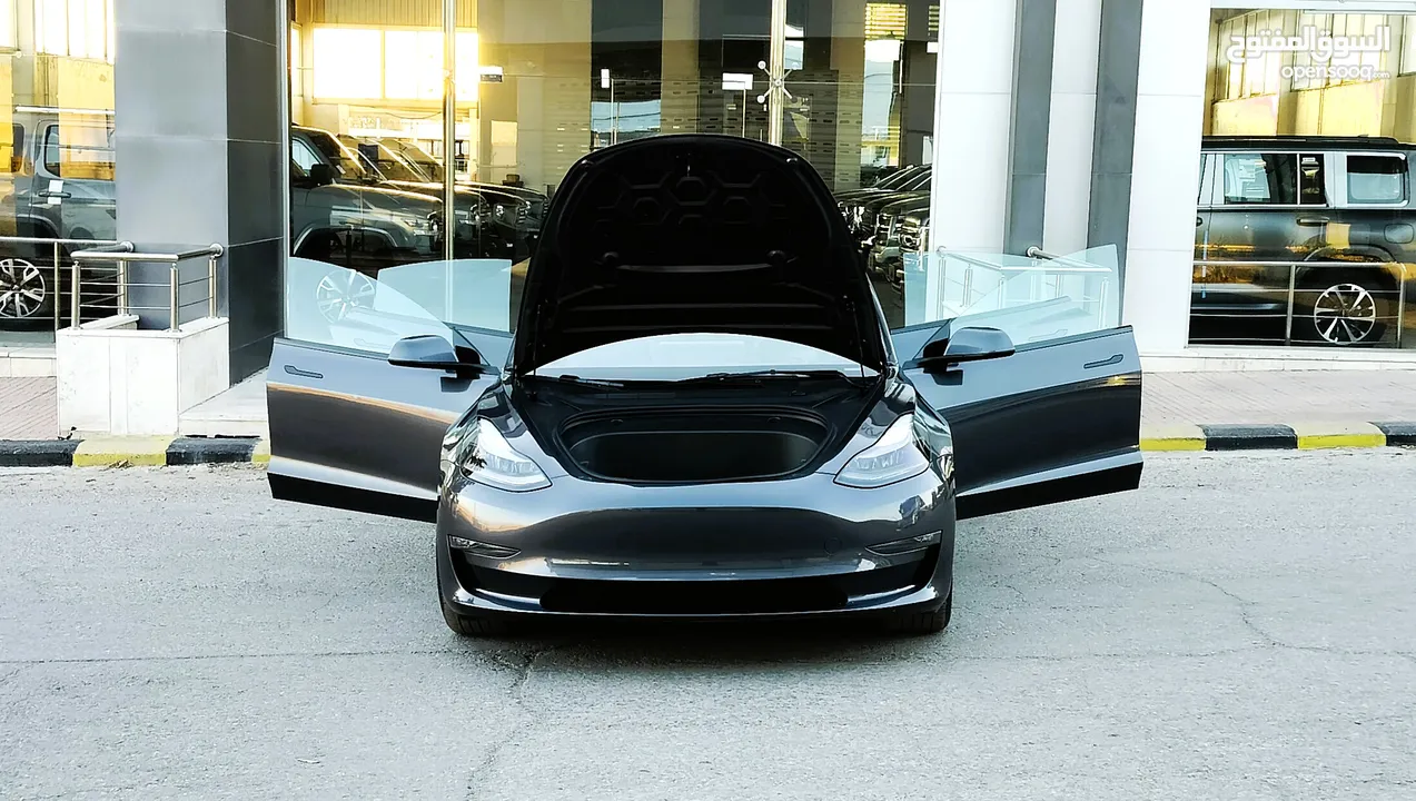 تيسلا 2023 MODEL 3 فحص كامل B+ auto score بحالة الوكالة لون فيراني مميز ممشى قليل بسعر لقطة ومحروووق