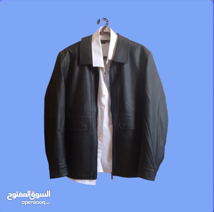 جاكيت جلد أسود أنيق حجم L (شبه جديد)