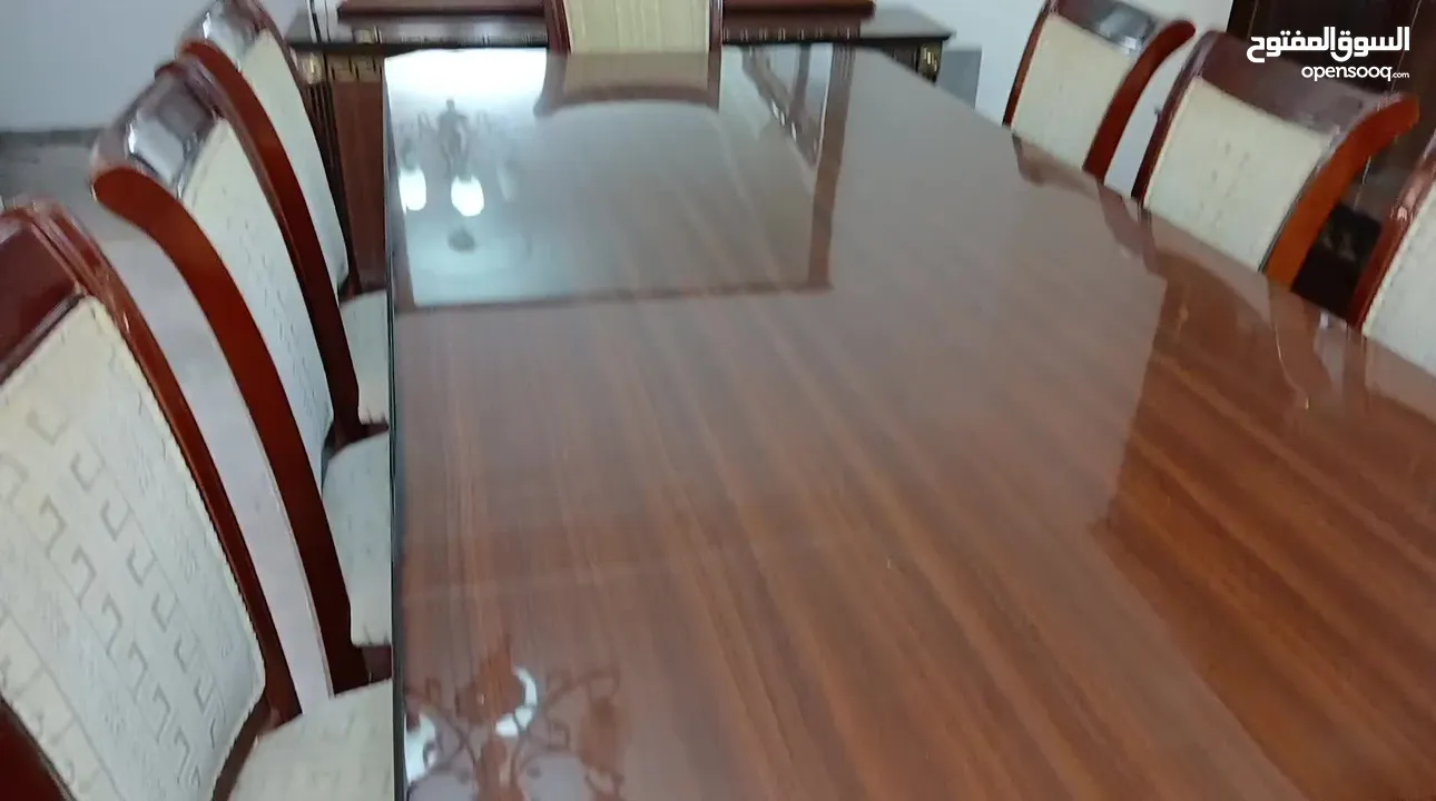 غرفة سفرة إيطالية أصلية ماركة فيرساتشي مميزة جدا للبيع بالسعر جدا