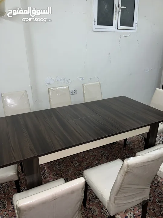 طاوله طعام ثمان اشخاص