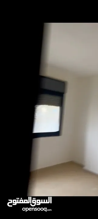 شقه للبيع في منطقه بيرزيت مساحه 145متر السعر 90الف دولار