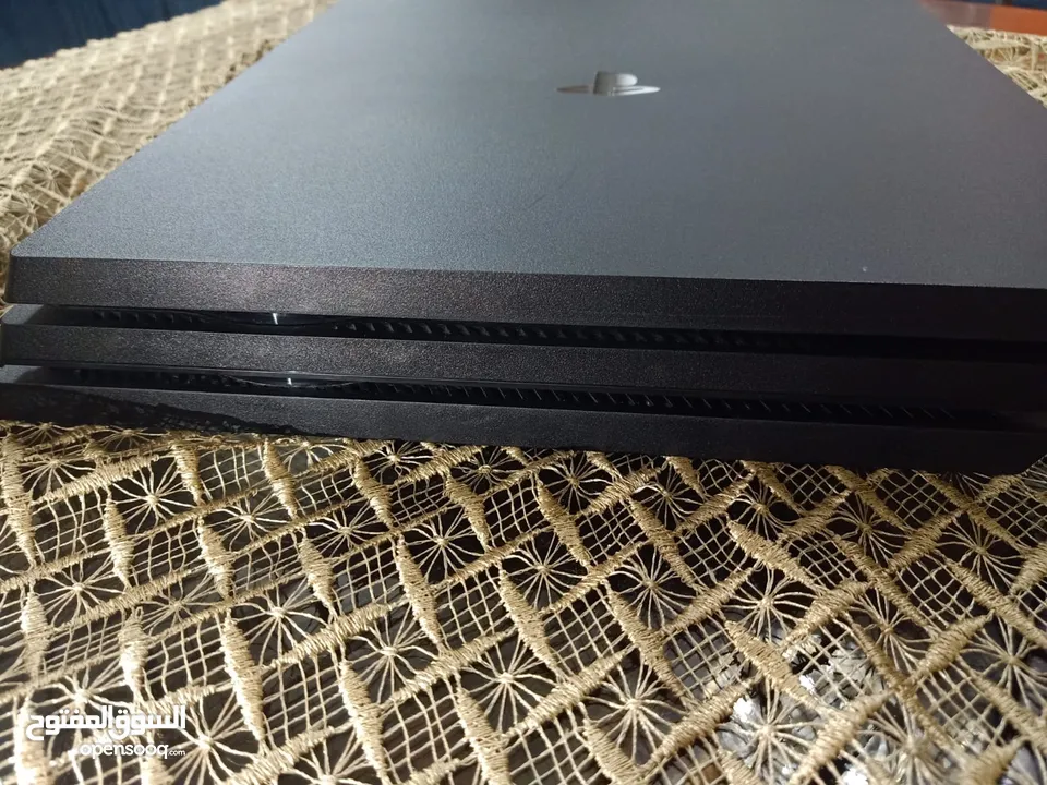 Ps4 pro مع حساب وألعاب