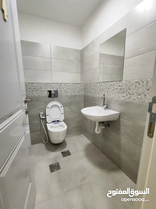 شقة جديدة غير مفروشة للايجار في الطيرة قرب فلل عادل المصري