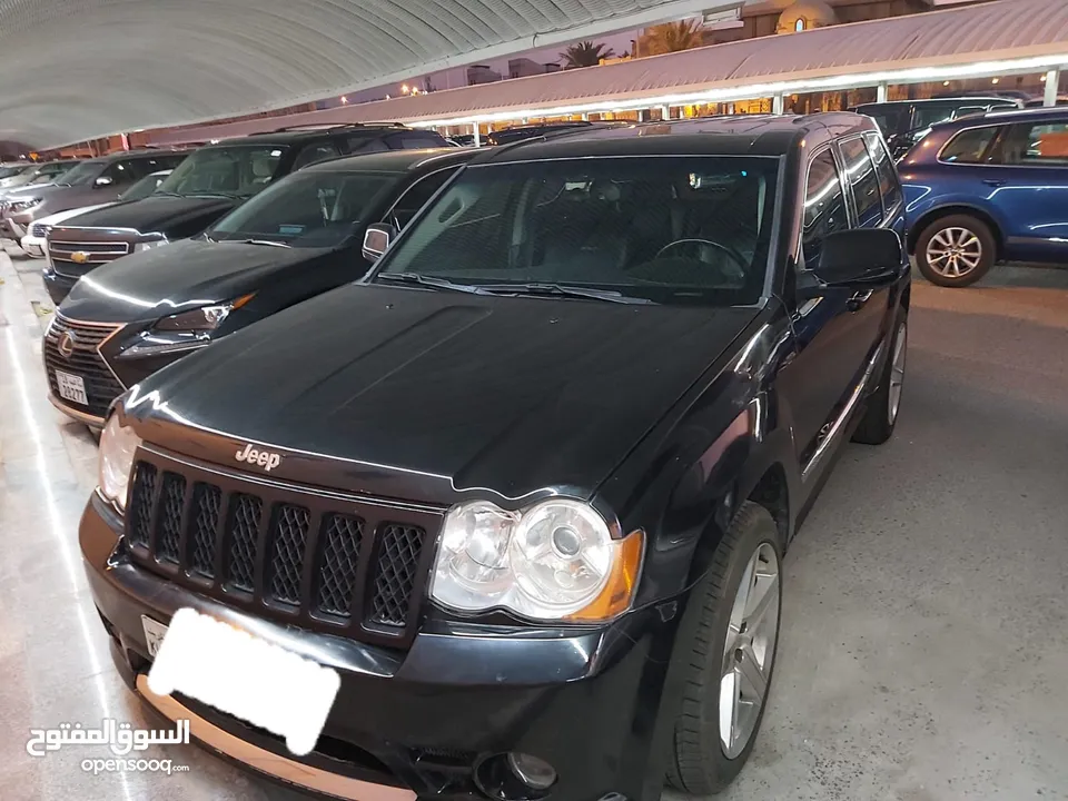 جيب جراند شيروكى SRT8  موديل 2010 ماشى 209 الف السعر2150