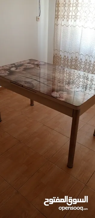 طاولة سفرة زجاج مستعمل